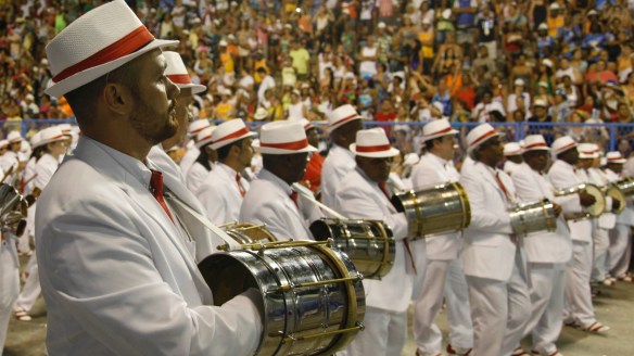 11fev2013-portela-se-apresenta-na-sapucai-com-o-samba-enredo-madureirao-meu-coracao-se-deixou-levar-do-carnavalesco-paulo-menezes-1360564123104_1920x1080
